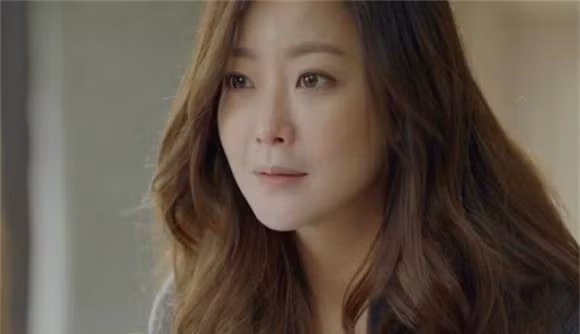 Dang dem phong bi ngay cuoi, vo bong khoc ngat doi ly hon-Hinh-2