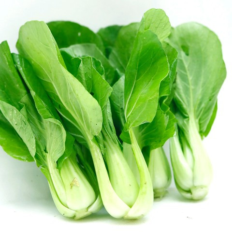 Với những cây rau cải có bẹ mập, thân thẳng tắp, đều một cách bất thường, lá xanh ngắt, không có dấu hiệu của sâu bọ, có thể chúng đã được bón quá nhiều phân đạm nitrat hoặc phun thuốc kích thích, thuộc trừ sâu. Loại rau này không nên mua.