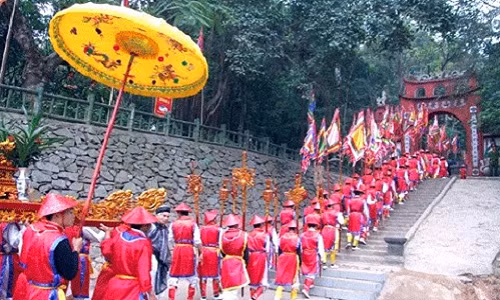 Trong dịp lễ giỗ tổ Hùng Vương 2016 người lao động sẽ được nghỉ liên tục 3 ngày, đây là thời điểm mà nhiều người băn khoăn lựa chọn các hành trình du lịch để thay đổi không khí. Tour du lịch Hà Nội - Đền Hùng (Phú Thọ) có thể là gợi ý hợp lý cho du khách muốn hướng về vùng đất Tổ. Mức chi phí cho tour Đền Hùng trong ngày dao động từ 400.000 đồng/người. Ảnh minh họa.