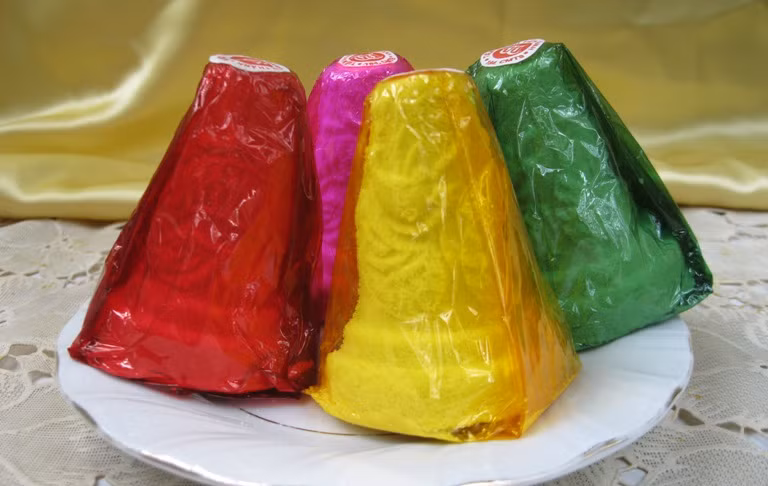 Ngoài ra, mâm cúng có thể có thêm oản gạo, 40.000 - 50.000 đồng/một chục (tùy kích thước và thương hiệu). Ảnh minh họa.