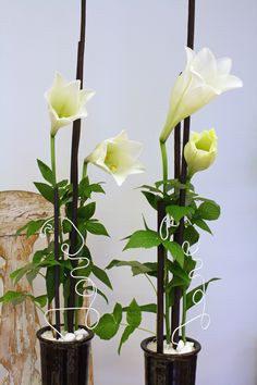 Những cách cắm hoa đơn giản nhưng không làm mất đi vẻ đẹp ấn tượng của bình hoa. Ảnh minh họa.