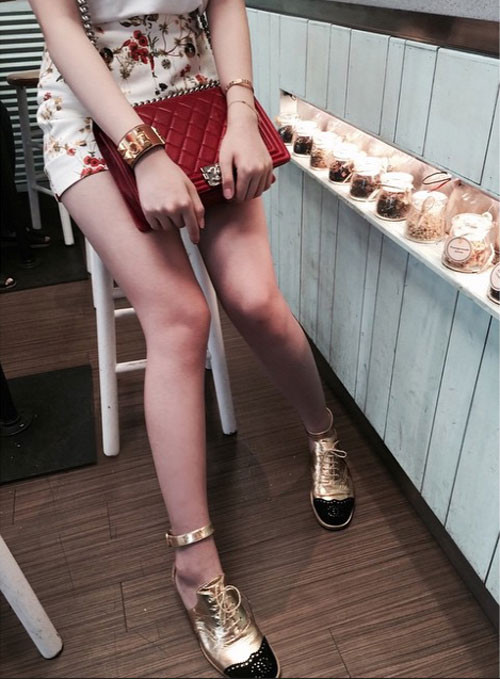 Đồng hồ đắt tiền, giày độc lạ trong tủ đồ của con gái hoa hậu Giáng My.