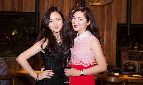 Anh Sa - con gái hoa hậu Giáng My đang là tâm điểm chú ý của dư luận khi cô xuất hiện cùng hai thiếu gia nhà Tân Hoàng Minh trong nhiều sự kiện giải trí gần đây. Hoa hậu Giáng My cũng vừa lên tiếng khẳng định Anh Sa là con gái của chủ tịch một tập đoàn BĐS có tiếng. Ảnh: Zing.