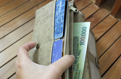 Theo ông Quốc Tuấn: "Với các tour du lịch vào dịp lễ tết, khách cần hỏi công ty lữ hành về việc có hay không thu phụ phí, để tránh trội chi. Một số tour sẽ thu phụ phí từ 200.000 đồng/người. Đối với trẻ em, khách cần tham khảo kỹ lứa tuổi nào được miễn phí khi đi cùng gia đình theo tour”. Ảnh minh họa.