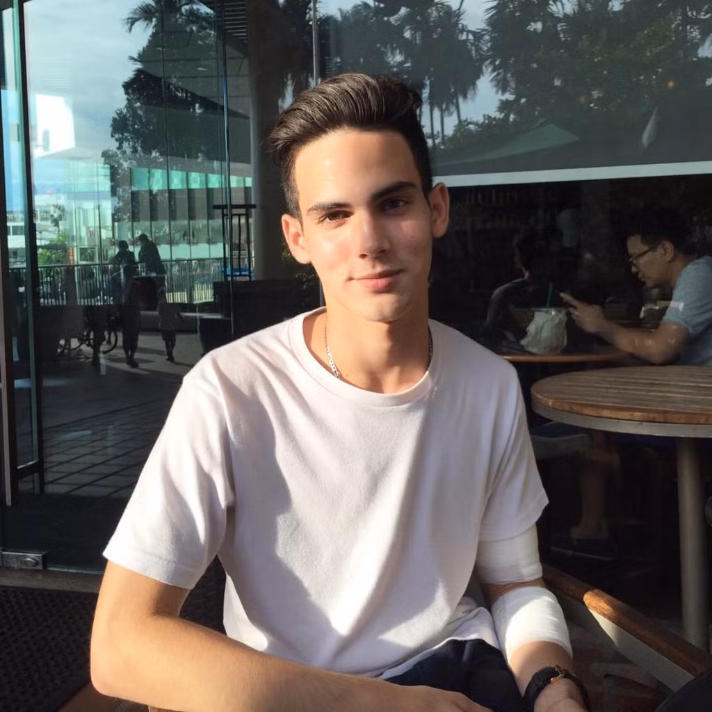 Tại trang cá nhân, Paulsen luôn khiến hội chị em thích thú với diện mạo điển trai và cuốn hút. Những bức ảnh của 9X nhận được nhiều lời khen trên mạng.