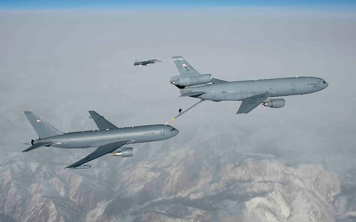 KC-46A có thể chở theo 96 tấn nhiên liệu và có thể tiếp liệu cho tất các các loại máy bay của Mỹ.