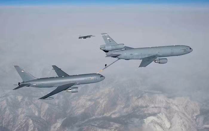 KC-46A có thể chở theo 96 tấn nhiên liệu và có thể tiếp liệu cho tất các các loại máy bay của Mỹ.