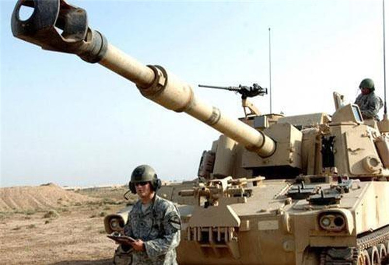 Do nòng được kéo dài đáng kể nên vũ khí này bắn được những viên đạn có liều phóng lớn hơn, giúp tăng sơ tốc đầu nòng cũng như cung cấp tầm xa và độ chính xác vượt trội so với loại sử dụng nòng ngắn. Với tầm bắn này, Mỹ đã tạo ra thế hệ pháo tự hành có tầm bắn hiệu quả xa hơn gấp 3 lần hệ thống pháo tự hành mạnh nhất hiện nay của Nga là Msta-S và gấp vài lần pháo Đức, Pháp.