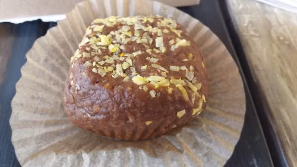 Bánh tráng miệng hình phân động vật. Ảnh: DM.