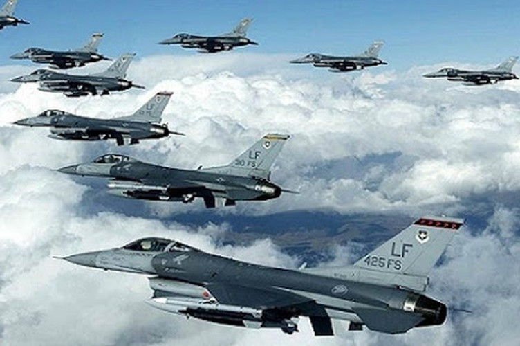 Các tiêm kích F-16 của Đài Loan (Trung Quốc) ngày 1/7 mang theo bom Mk-84 cất cánh từ căn cứ không quân Hoa Liên, tham gia diễn tập mô phỏng tình huống ngăn chặn tàu chiến đối phương tiếp cận bờ biển của hòn đảo. Số bom này sau đó được ném xuống khu vực ngoài khơi phía đông Đài Loan.
