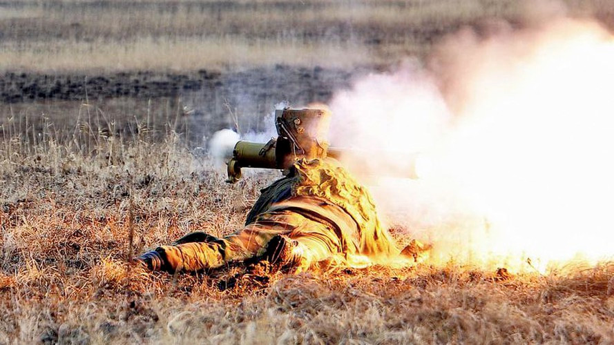 Nó đạt tầm bắn từ 70m tới 2.000m, sức xuyên 400mm thép đồng nhất ở góc chạm 60 độ. Phiên bản nâng cấp sau này được lắp đầu nổ chống tăng kiểu tandem cho phép xuyên phá hiệu quả xe tăng trang bị giáp ERA. Nguồn ảnh: otvaga2004