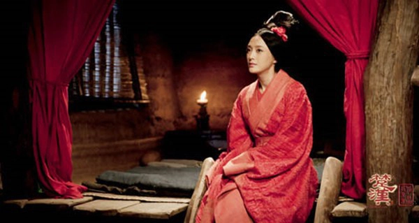 Hứa Phụ nhìn ra Bạc Cơ không những có tướng mạo cao quý, dịu dàng, điềm tĩnh mà còn là nữ nhân có đức hạnh. Ngoài khuôn miệng đẹp, môi đỏ, răng trắng, nàng còn có giọng nói cực kỳ êm dịu. Đây đều là quý tướng cho thấy sẽ sinh được "thiên tử". Điều này cho thấy lời tiên đoán sinh thiên tử năm xưa của Hứa Phụ dành cho mỹ nhân họ Bạc đã ứng nghiệm.