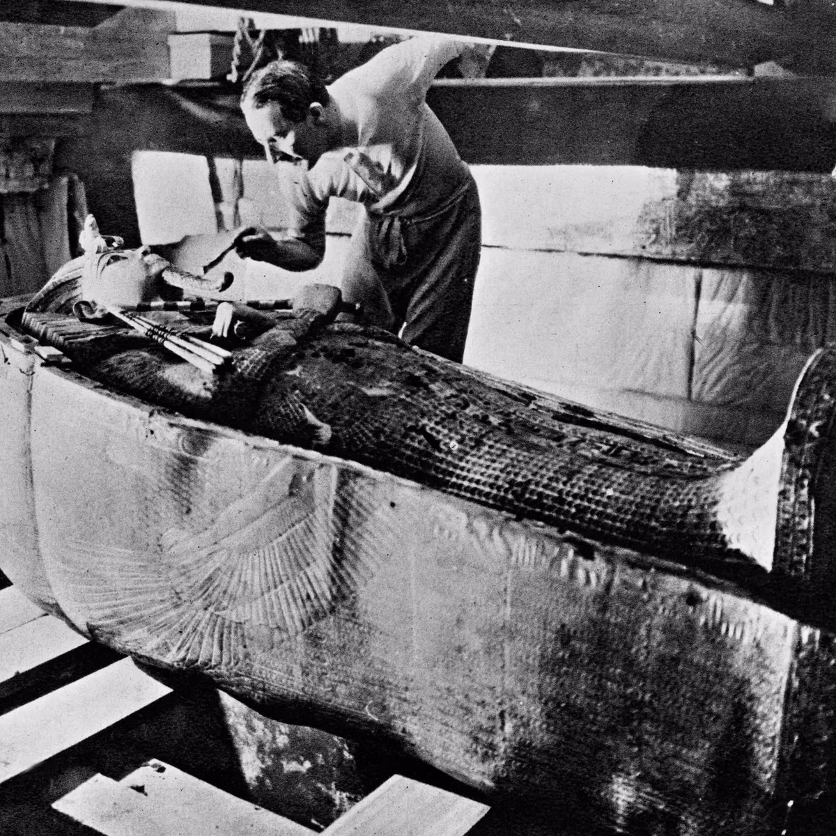 Một trong những sự kiện nổi tiếng nhất trong lĩnh vực khảo cổ học là khám phá khu mộ của vị vua Tutankhamun, một pharaoh Ai Cập cổ đại.