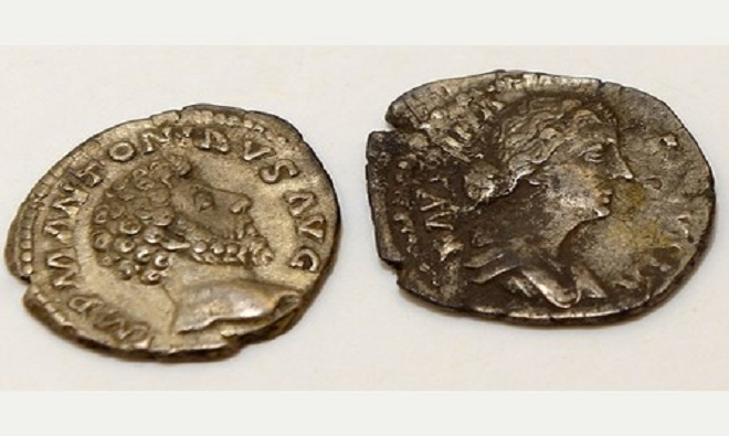 Trước đó một kho báu tiền xu cũng đã được tìm thấy tại cánh đồng đặc biệt này.