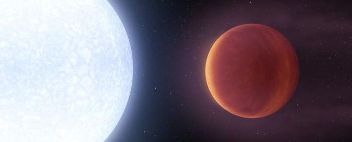 KELT-9b là một trong những hành tinh được biết đến như là một hành tinh "nóng" nhất trong vũ trụ, có nhiệt độ bề mặt lên tới hơn 4.300 độ C. Nó quay quanh một ngôi sao màu xanh lam cách chúng ta 670 năm ánh sáng.