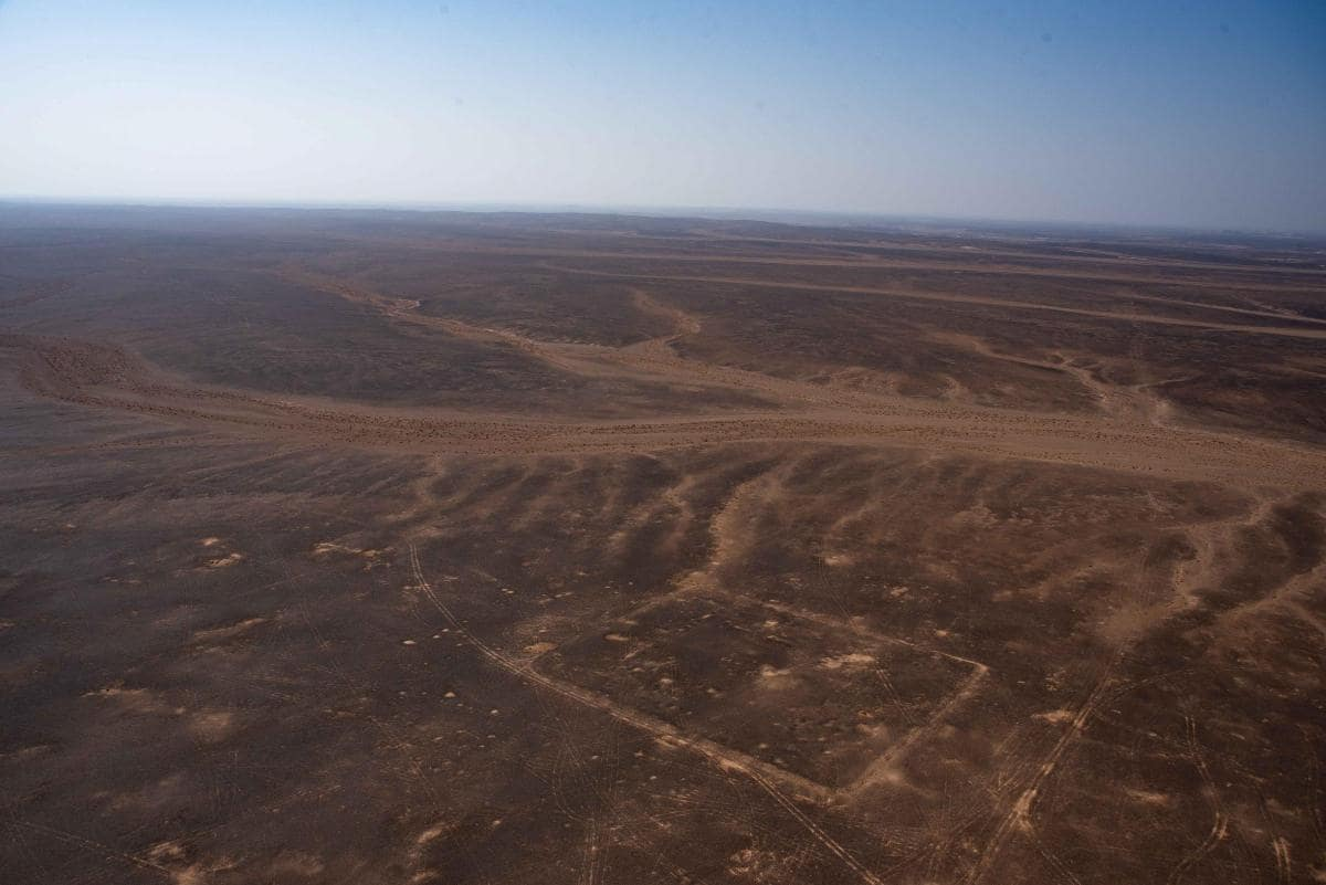 "Gần như chắc chắn chúng do quân đội La Mã xây dựng, vì hàng rào tạo thành hình lá bài điển hình với các lối vào đối lập dọc theo mỗi cạnh”, Fradley khẳng định.