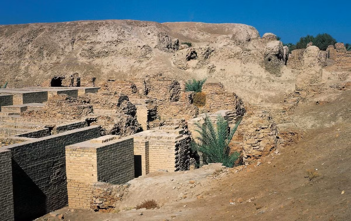 1. Vườn treo Babylon là một trong những kỳ quan kiến trúc nổi tiếng nhất trong lịch sử, được coi là biểu tượng của sự phát triển văn minh và sự sáng tạo của con người cổ đại. Vườn treo Babylon không chỉ là một công trình kiến trúc độc đáo mà còn là một kỳ tích của sự khéo léo trong việc xây dựng và quản lý hệ thống thủy lợi.