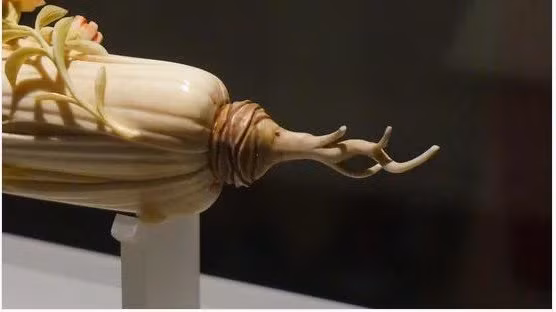 Các chuyên gia đã thuyết phục ông lão để có thể đem hai bảo vật thất truyền này về bảo tàng. Đồng thời, ông lão cũng được vinh danh công lao tìm thấy bảo vật thất truyền.