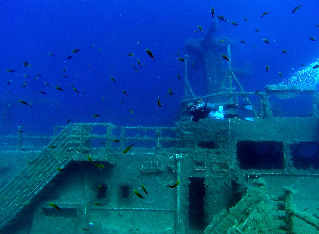 Trước đó, vào ngày 13/10/1973 khi đang thực hiện một chuyến đi từ Hobart đến Đảo King, con tàu MV Blythe Star bắt đầu nghiêng sang mạn phải trước khi nước tràn vào và lật úp.