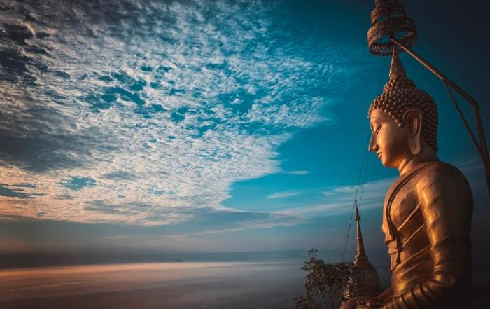 Vào tháng Tư âm lịch hàng năm, Phật tử trên khắp thế giới chào đón một trong những sự kiện tôn giáo quan trọng nhất - Ngày Lễ Phật Đản. Năm 2023, ngày này lại một lần nữa trở thành dịp để tri ân Đức Phật và tìm kiếm giác ngộ trong tâm hồn.