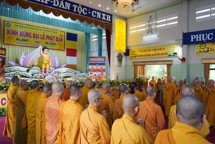 Ngày Lễ Phật Đản không chỉ là một dịp để tôn vinh Đức Phật, mà còn là cơ hội để những người tu tập Phật giáo tìm kiếm sự giác ngộ và cảm nhận hạnh phúc bên trong.