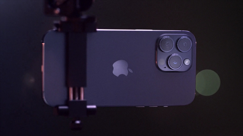 Trong khi màn hình iPhone 14 Pro Max sở hữu màn hình kích thước 6.7 inch thì iPhone 14 Pro Max lại có kích thước nhỏ hơn, chỉ khoảng 6.1 inch.