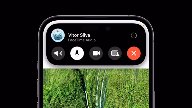 Đặc điểm chung của hai thiết bị cao cấp đến từ nhà Apple năm nay là phần "tai thỏ" quen thuộc đã được thay thế bằng màn hình đục lỗ viên thuốc mới lạ giống nhiều tin đồn từ trước, giúp tối ưu hóa không gian hiển thị cũng như giúp chiếc điện thoại trở nên hấp dẫn hơn khi nhiều năm những đối thủ cạnh tranh đã sử dụng màn hình "nốt ruồi".