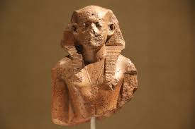 Nó cho thấy sự đa dạng và phong phú của nghệ thuật Ai Cập cổ đại, cùng với sự phức tạp của văn hóa và lịch sử của đất nước này. Với sự tiếp tục của các nghiên cứu và tìm hiểu, chúng ta có thể tìm ra thêm thông tin về bức tượng và giải đáp thêm một phần bí ẩn của lịch sử Ai Cập cổ đại.