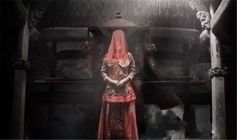 Tư Mã Hoán là con trai thứ 5 của Tấn Nguyên Đế Tư Mã Duệ - hoàng đế đầu tiên của nhà Đông Tấn. Khi 2 tuổi, Tư Mã Hoán mắc bệnh nặng rồi qua đời. Bé trai thứ 2 được chôn cất cùng với Tư Mã Hoán là cháu trai 1 tuổi của Tấn Nguyên Đế.