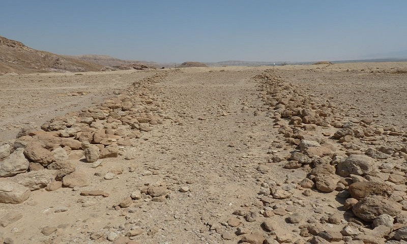 Phần lớn các công trình hình diều được xây dựng vào năm 4000-2000 trước Công nguyên nhưng một số công trình lâu đời hơn có niên đại năm 8000 TCN.