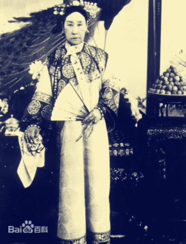 Đó chính là nơi Từ Hi Thái hậu giấu thuốc độc phòng thân. Những quan thần nào âm mưu làm hại sẽ bị bà cho uống thuốc độc.