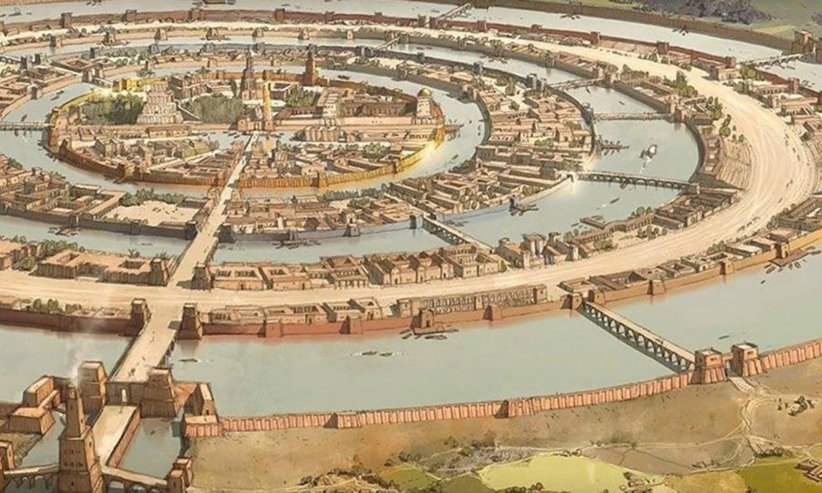 Theo nhà đại hiền triết Plato, Atlantis “nằm ở mặt tiền các hàng cột của Hercules” gồm nhiều phần ở Tây u và Châu Phi vào khoảng 9.000 năm trước thời đại Solon, hay xấp xỉ vào năm 9.600 TCN.