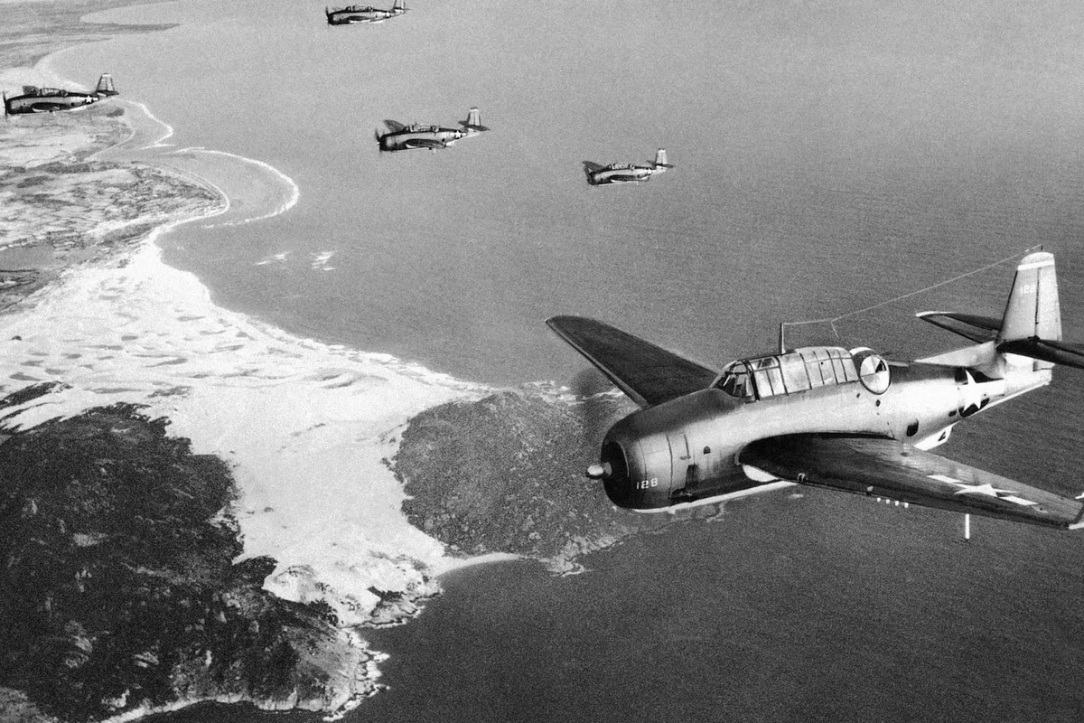 Karl Kruszelnick cho rằng nguyên nhân có thể do các phi công điều khiển máy bay quá non kinh nghiệm.