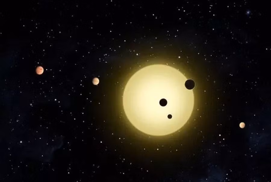 Đáng sợ hơn là khung cảnh tàn khốc hành tinh đang bị "mặt trời" nuốt chửng này lại là hình ảnh tương lai của Trái Đất.