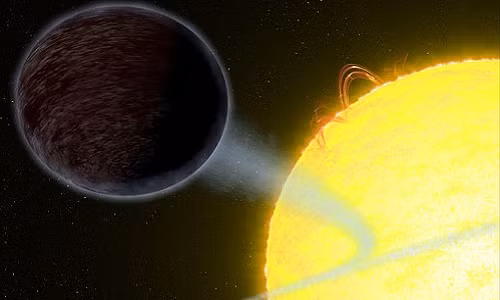 Ban đầu các nhà khoa học nghi ngờ rằng đã xảy ra sự hợp nhất của các vì sao, trong đó một ngôi sao hấp thụ một ngôi sao khác trong quỹ đạo của nó.