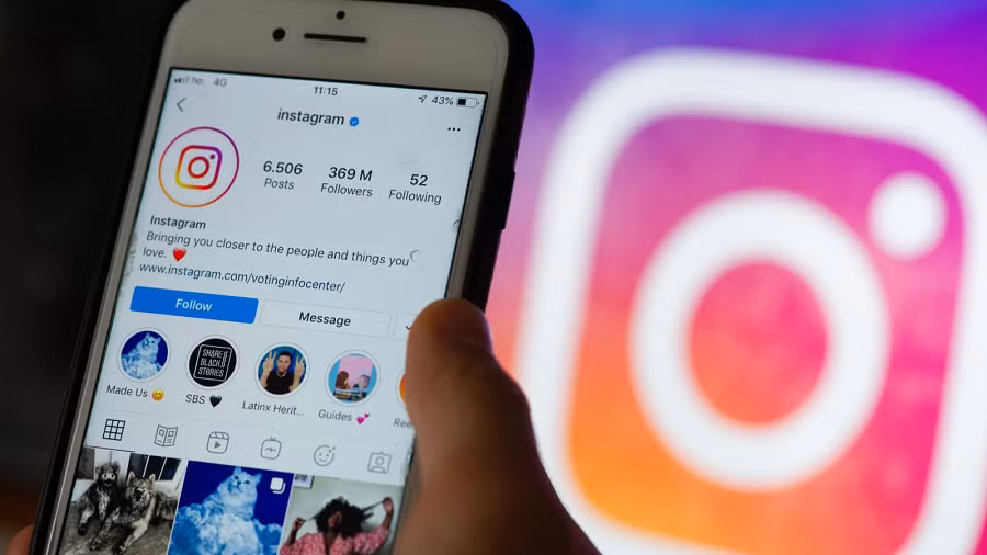 Instagram (IG) là một nền tảng truyền thông xã hội cực kỳ phổ biến. Nó hiện đang xếp thứ tư trong danh sách, với 1.28 tỷ người dùng hoạt động hàng tháng.