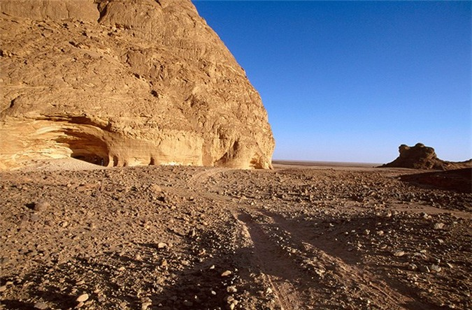 Hang Wadi Sura II thực sự là một khám phá bất ngờ đối với cộng đồng khảo cổ, nơi đây có chứa hơn 5.000 bức tranh ly kỳ, khó hiểu.