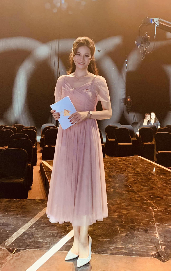 Từ năm 2005, Thu Hương đầu quân về Đài Truyền hình Việt Nam và làm người dẫn một chương trình ca nhạc thời trang của VTVCab. Sau đó, cô tốt nghiệp đại học và lập tức được nhà báo Lê Bình – Giám đốc Trung tâm Tin tức VTV24 thời điểm đó mời về làm việc.