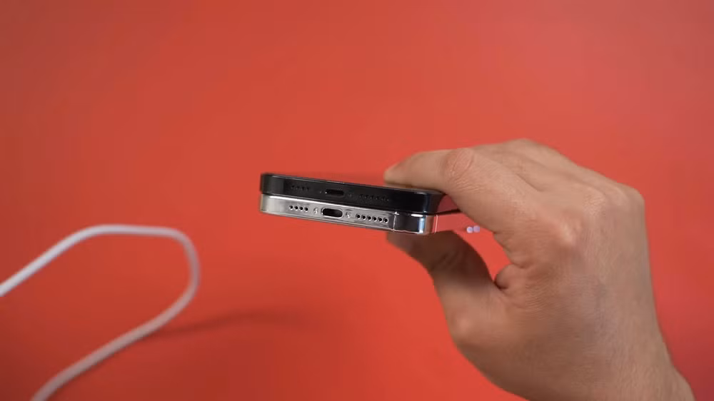 Một mẫu iPhone mới luôn thu hút sự tò mò của nhiều người đặc biệt là những Apple Fan. (Ảnh: MacRumors)