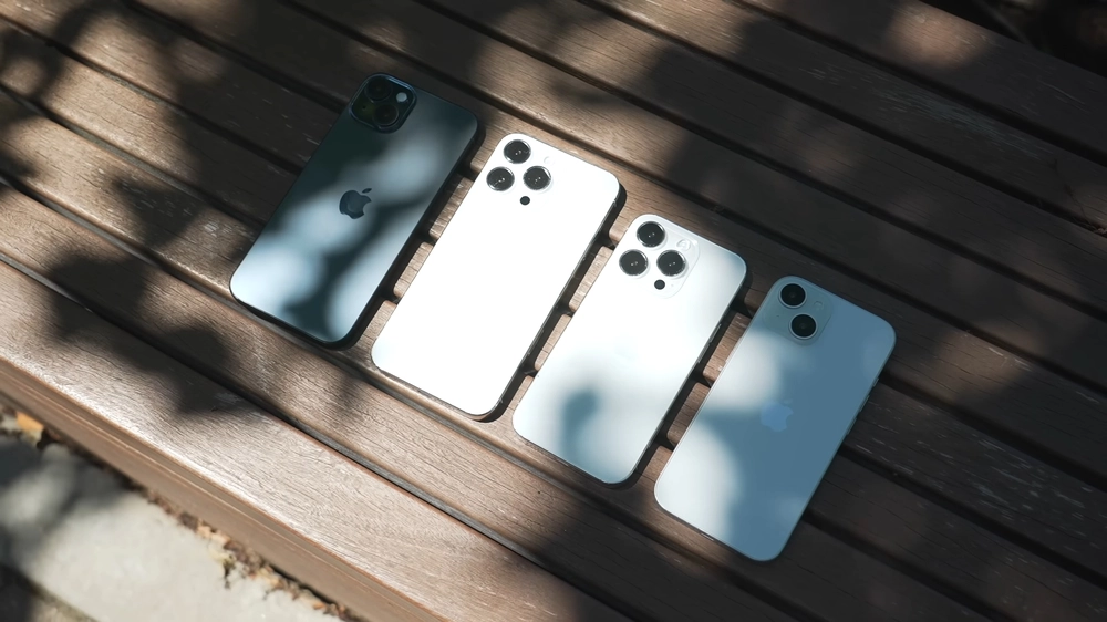 Mô hình thực tế cho thấy, iPhone 15 series sẽ được thiết kế bo cong một chút ở các góc máy. (Ảnh: MacRumors)