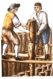 Theo một nghiên cứu trên tạp chí Science Advances, vốn dĩ gỗ thường mục nát do các vi sinh vật như nấm và vi khuẩn gây ra. Nhưng cọc gỗ đỡ nền móng của Venice nằm ngập dưới nước nên không tiếp xúc với oxy, một yếu tố rất cần thiết để vi sinh vật tồn tại.