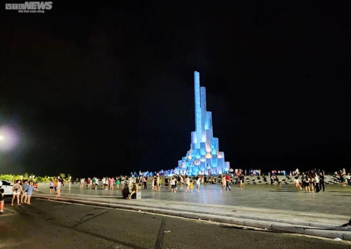 Phú Yên với nhiều cảnh đẹp còn nguyên sơ, là điểm nhấn thu hút nhiều du khách, chủ yếu là khách nội địa. Tổng lượt khách du lịch đến Phú Yên trong 5 ngày dịp nghỉ lễ 30/4 - 01/5/2023 ước đạt 40.700 lượt khách, trong đó khách lưu trú ước đạt 26.500 lượt khách.