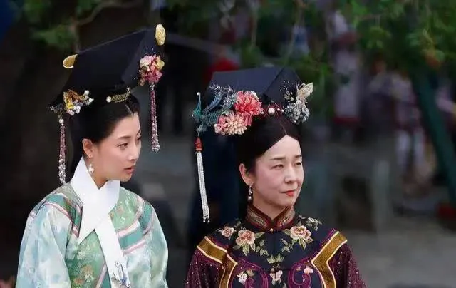 Cuộc hôn nhân giữa hoàng đế Quang Tự và hoàng hậu Long Dụ vốn nổi tiếng là do Từ Hi thái hậu một tay sắp đặt. Vua Quang Tự dù không muốn nhưng cũng không dám làm trái.