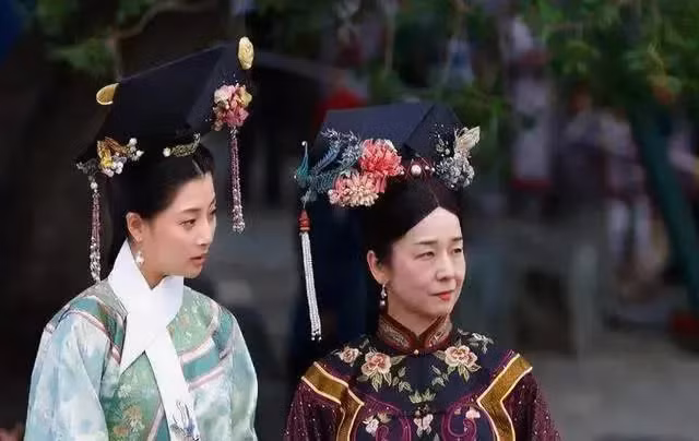 Cuộc hôn nhân giữa hoàng đế Quang Tự và hoàng hậu Long Dụ vốn nổi tiếng là do Từ Hi thái hậu một tay sắp đặt. Vua Quang Tự dù không muốn nhưng cũng không dám làm trái.