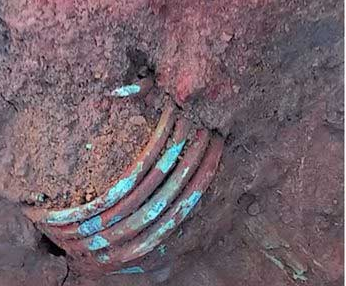 Tổng cộng 169 chiếc nhẫn vàng được thu thập từ ngôi mộ của người phụ nữ trong đợt khai quật diễn ra dọc một tuyến đường dự kiến nối Oradea với đường cao tốc A3.