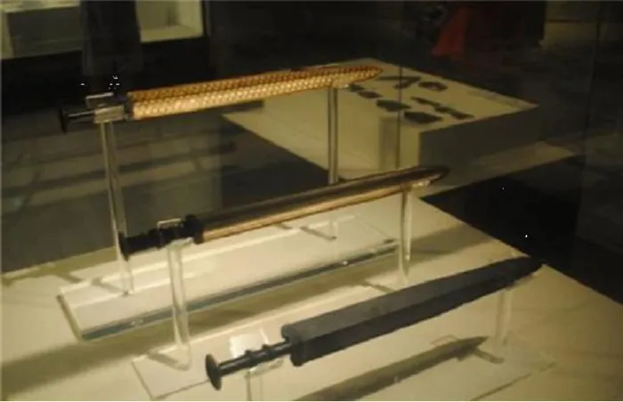 Chính vì vậy, Ngô Vương Hạp Lư đã cho người đi khắp nơi tìm những thanh bảo kiếm tốt để thỏa mãn sở thích cá nhân. Sau nhiều năm sưu tầm, ông hoàng này sở hữu nhiều thanh kiếm quý.