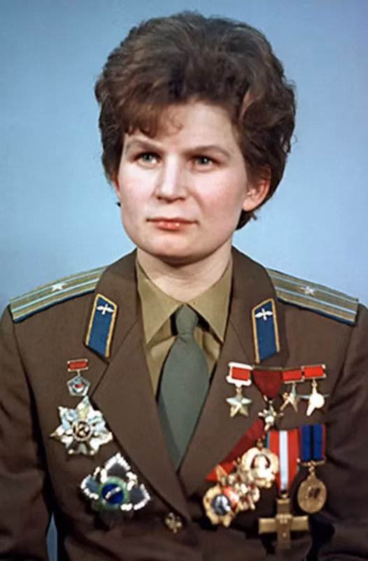 Tuy nhiên, với sự kiên trì và nghị lực của mình, cô đã chứng minh cho thế giới biết rằng cả nam và nữ đều có thể đạt được những thành tựu lớn lao trong những lĩnh vực khó nhất.