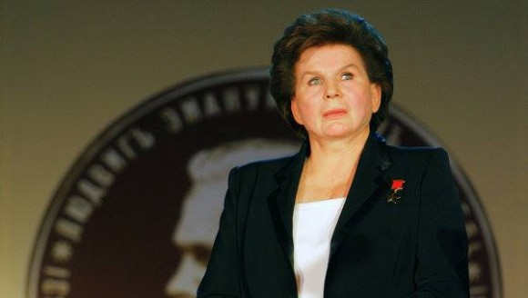 Sự cố này đã tạo ra nhiều áp lực và lo lắng cho cô, tuy nhiên cô đã áp dụng những kiến thức và kỹ năng hành xử trong tình huống khẩn cấp mà cô đã được đào tạo trước đó để giải quyết vấn đề này.