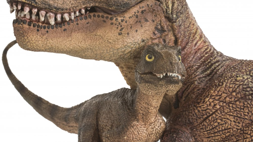 4. T-rex có thể hết sức tàn ác và bạo lực, nhưng chúng cũng được biết đến là những bậc cha mẹ tuyệt vời.