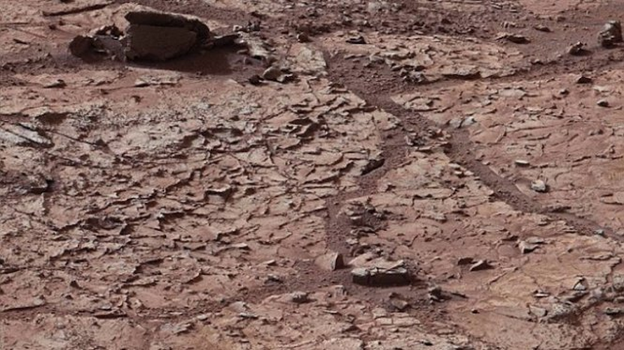 Tuy nhiên các nhà khoa học của NASA bất ngờ khi tìm thấy bằng chứng rõ ràng như vậy về sự tồn tại của nước ở miệng núi lửa Gale mà xe tự hành Curiosity đang thám hiểm vì khu vực này có thể được hình thành vào thời điểm sao Hỏa đang trở nên khô cạn hơn.